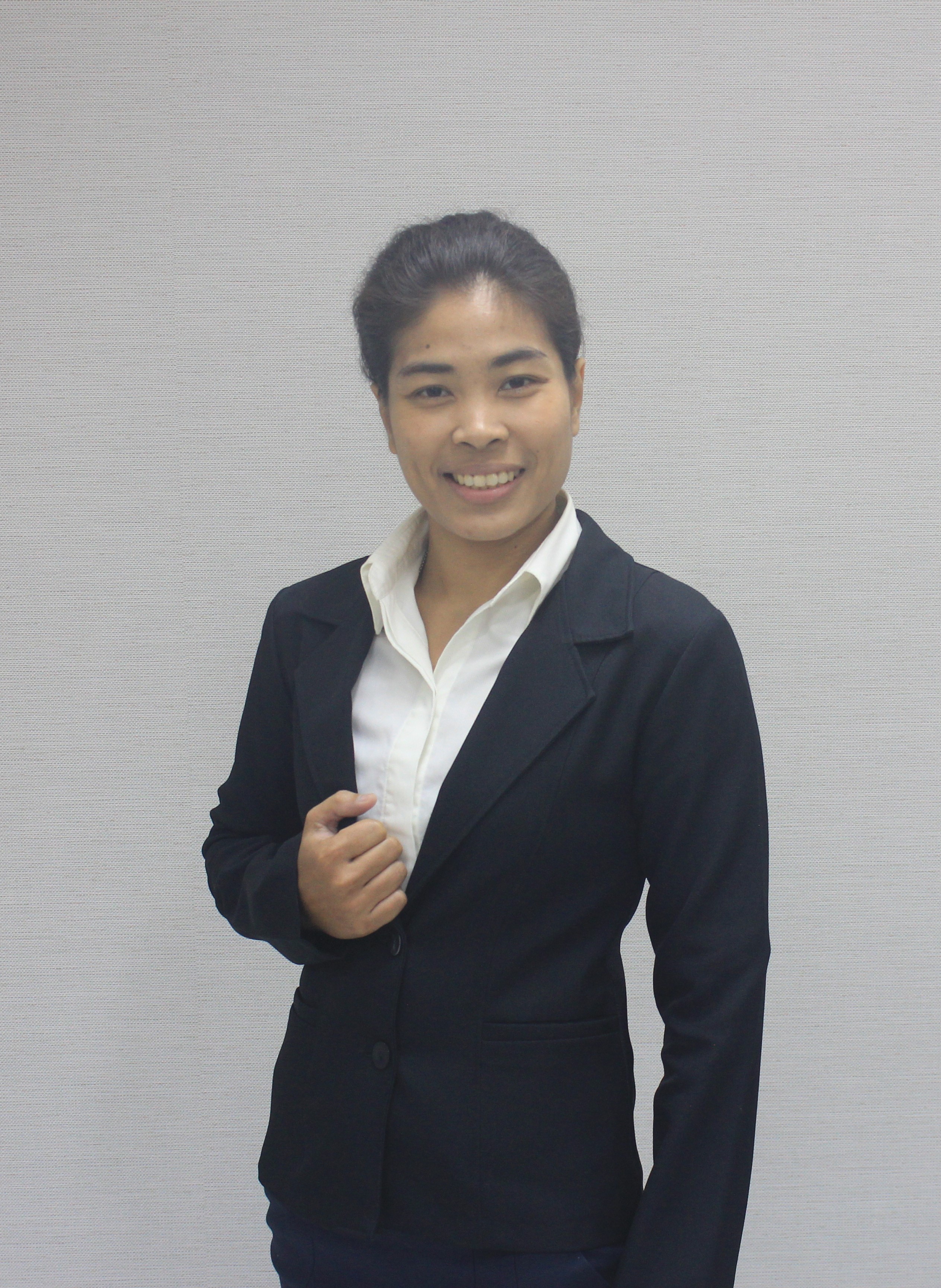 พี่ต่าย_ตัดข้าง.jpg